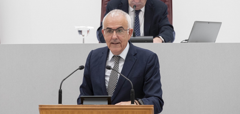 Alfonso Martínez Baños: “López Miras regala 1.400 millones de euros a los que más tienen, mientras estamos a la cola en calidad educativa y en todos los índices sociales”